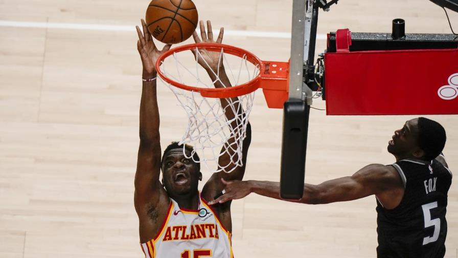 Hawks ganan 121-106 a Kings y logran 4ta victoria al hilo