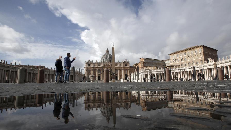 Vaticano disuelve movimiento laico por revelaciones falsas