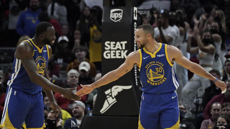 Curry brilla con 40 puntos y Warriors doblegan a Cavaliers Curry brilla con 40 puntos y Warriors doblegan a Cavaliers