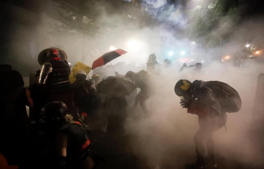 Precupa creciente uso de gases lacrimógenos por la policía