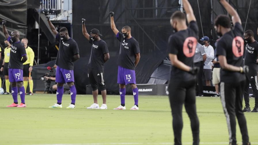 Se reanuda la MLS, con protesta contra el racismo