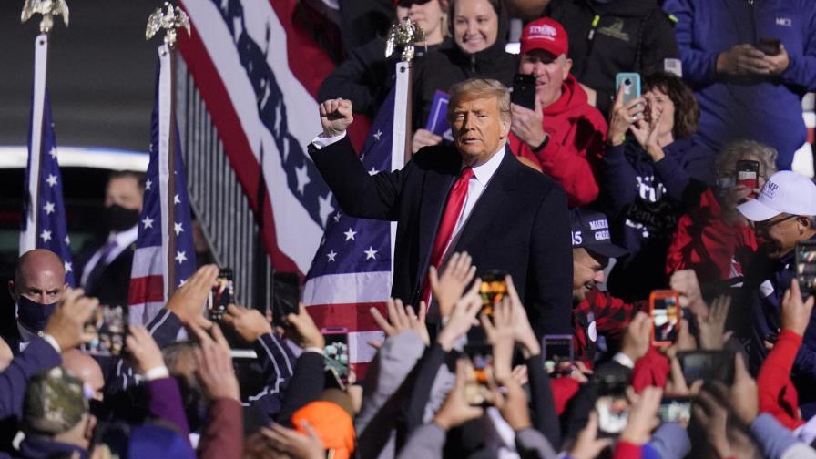 Elecciones EEUU: Trump a la defensiva en estados indecisos