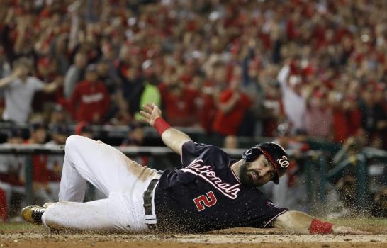 Nacionales arrollan a Cardenales; se acercan a Serie Mundial