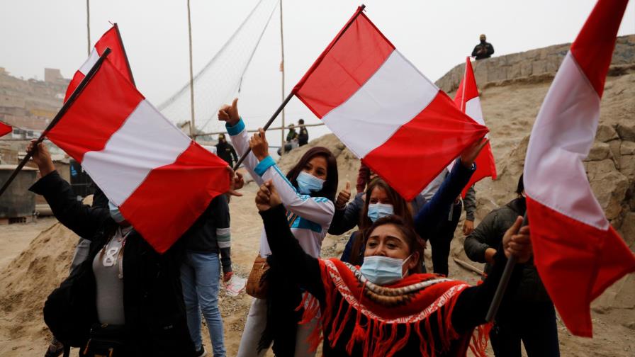 Finaliza balotaje en Perú en busca de nuevo presidente Finaliza balotaje en Perú en busca de nuevo presidente