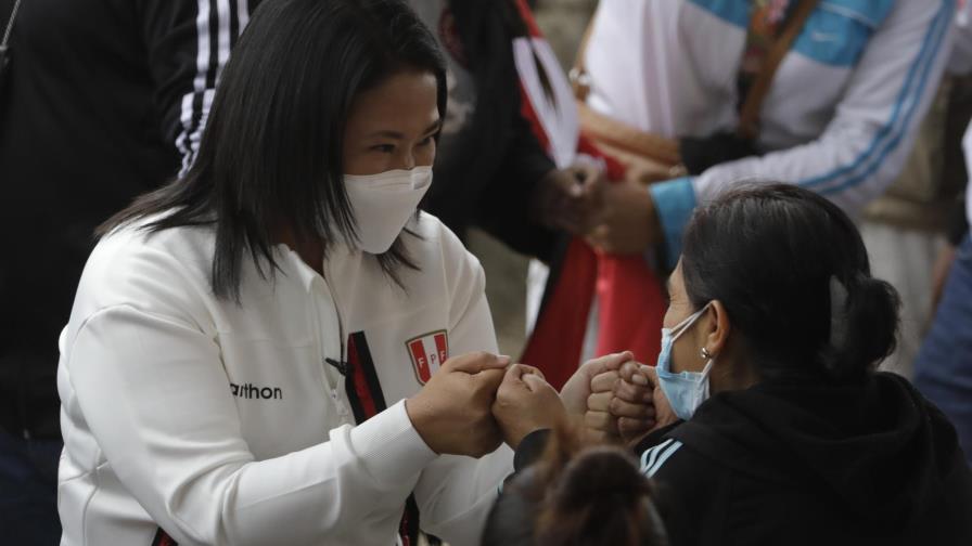 Pedro Castillo lidera con 100 por ciento de actas procesadas en Perú