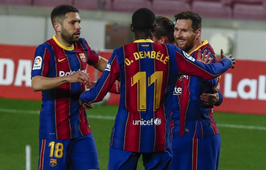 Messi celebra 767 juegos con el Barcelona con doblete