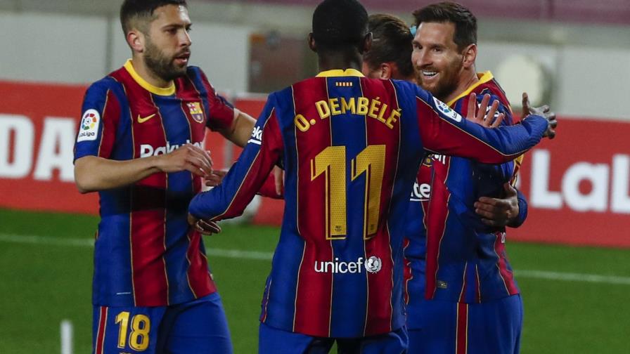 Messi celebra 767 juegos con el Barcelona con doblete