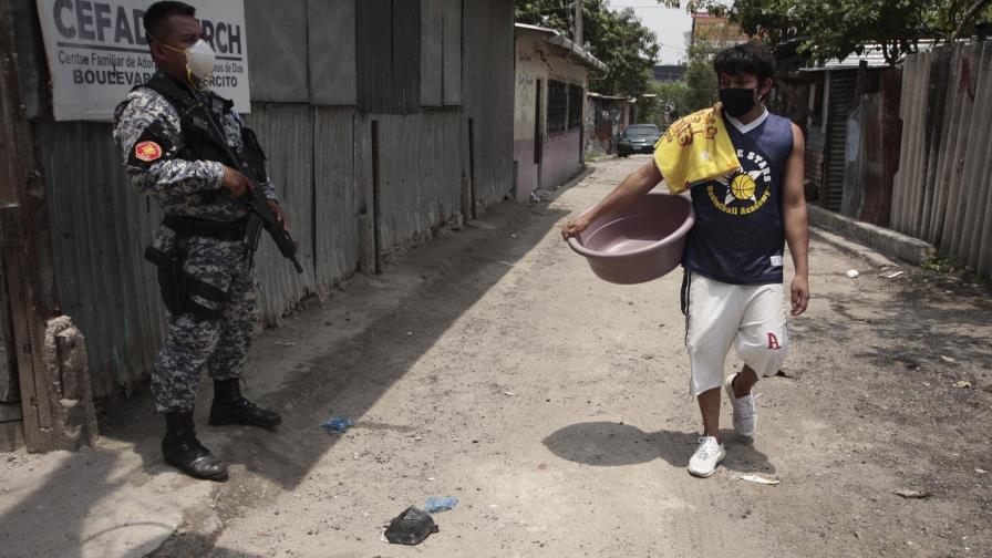 Centros de contención de El Salvador son focos de contagio