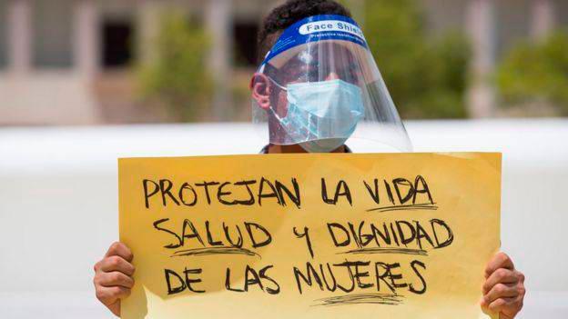 Caso de salvadoreña condenada a 30 años de cárcel por perder un embarazo llega al Corte-IDH