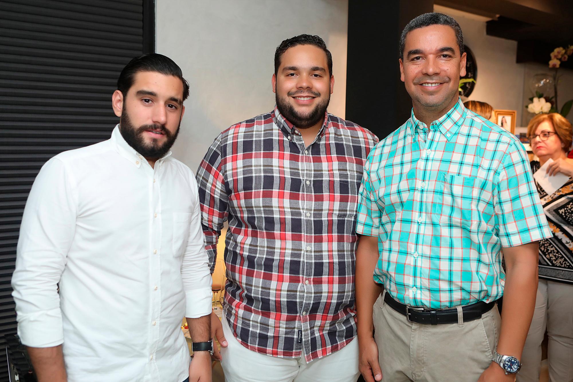 Marcelo Alba, Néstor Castillo Jr. y Néstor Castillo.