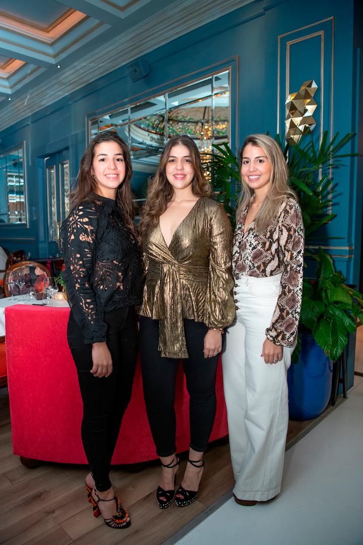 María de Jesús, Amelia y Claudia Fernández.