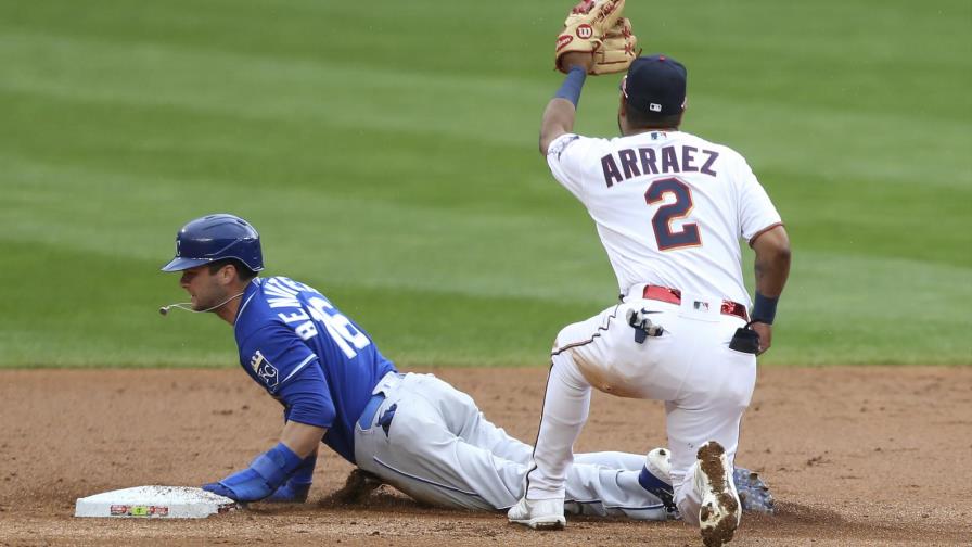 Mellizos apalean a Reales en buena apertura de Berríos