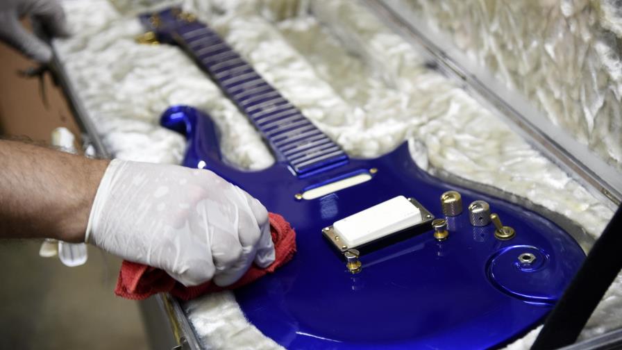 Guitarra de Prince es subastada por más de 560.000 dólares