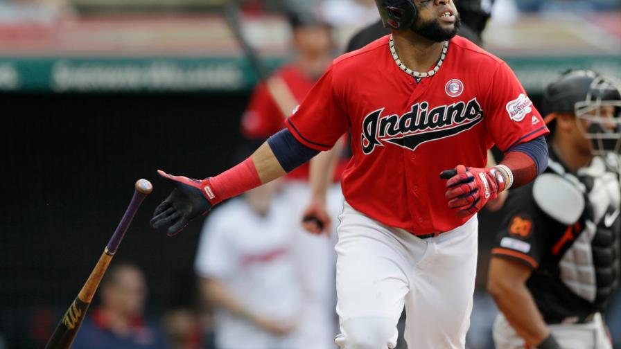 Jonrón de Carlos Santana y los Indios maniatan a Orioles a un hit y ganan 4-1