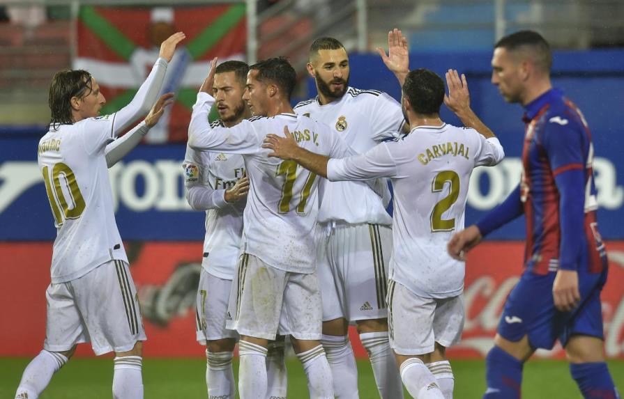 Con doblete de Benzema, Real Madrid liquida rápido a Eibar