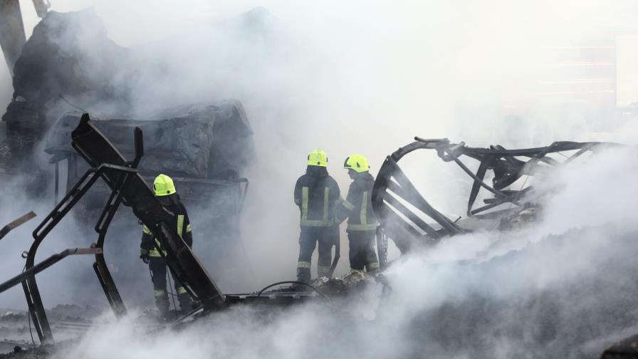 Afganistán: 7 muertos en incendio de camiones de combustible Afganistán: 7 muertos en incendio de camiones de combustible