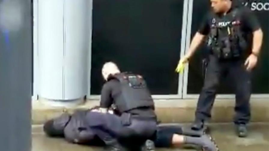 Cinco personas resultan heridas a cuchilladas en Inglaterra