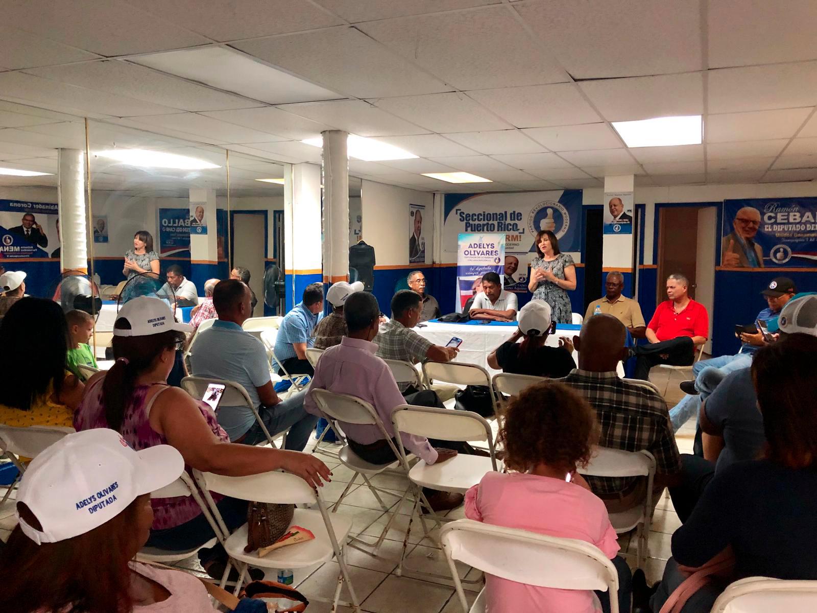 La diputada Olivares durante una reunión con la seccional del PRM de Puerto Rico.