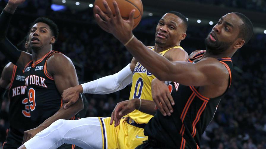 Knicks se recuperan para vencer 106-100 a los Lakers