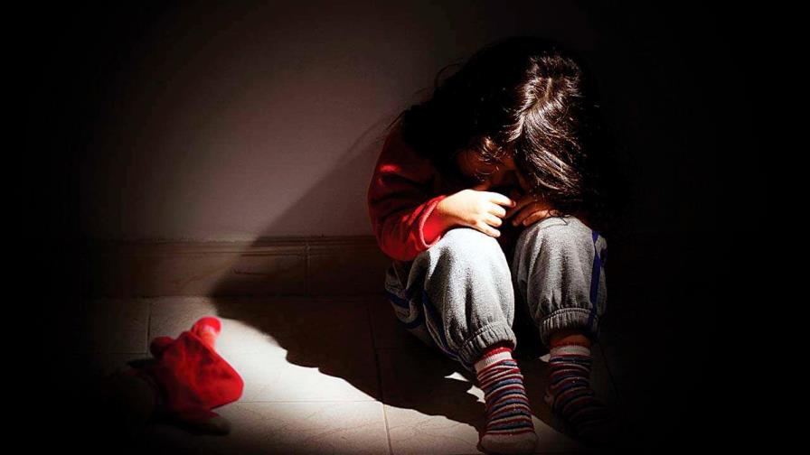 Condenado a 45 años de cárcel por abusos y fotografías sexuales de niño sordo