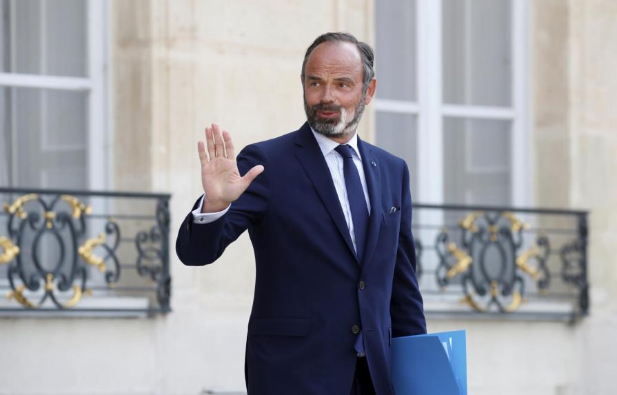 Nuevo primer ministro en Francia coordinó la reapertura