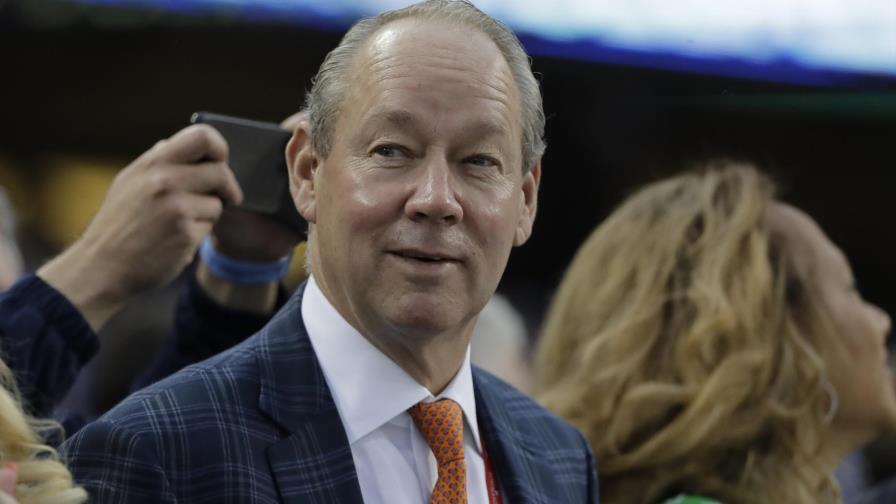 Dueño de Astros se disculpa con reportera