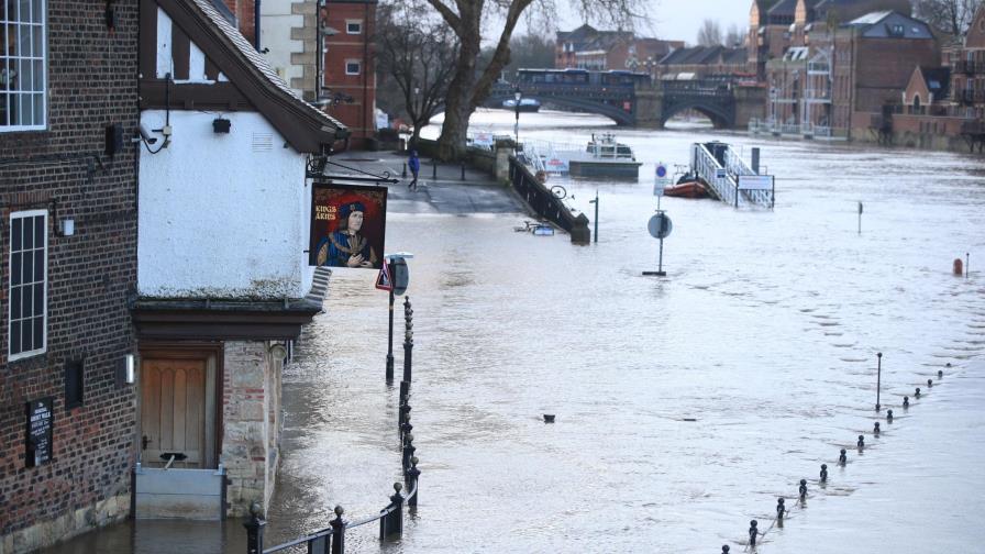 Una fuerte tormenta avanza hacia el este en Europa