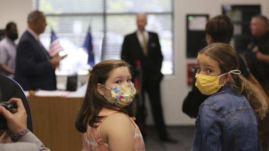 Pediatras de Estados Unidos alertan sobre propagación de COVID en niños