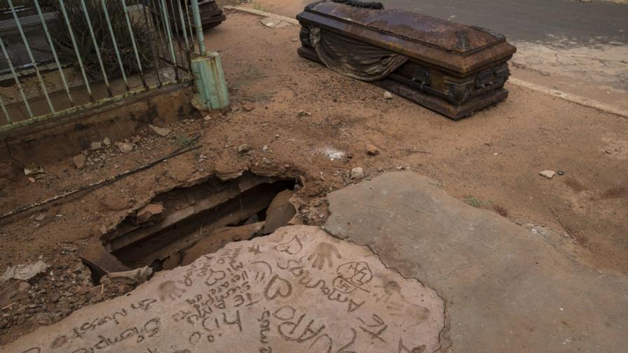 Pobres en Venezuela pasan trabajo para enterrar a sus muertos