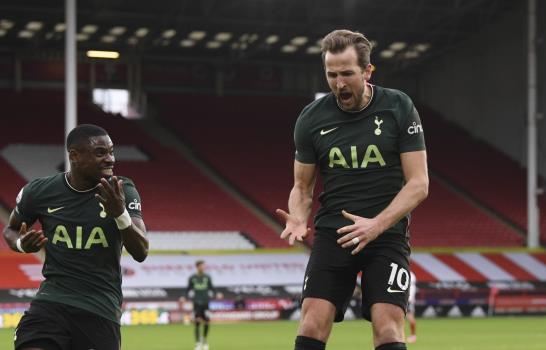 Liverpool desafina y Man United se afianza en la cima