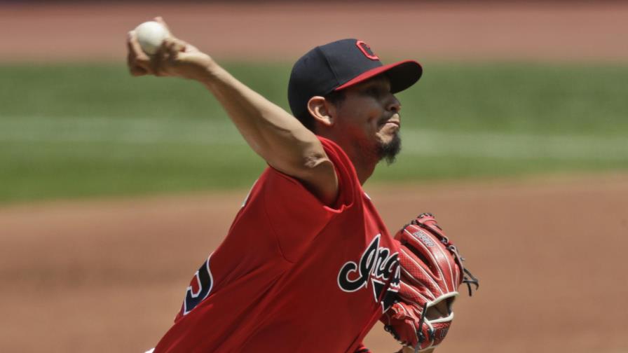 Carrasco poncha a 10 en triunfal regreso con Indios