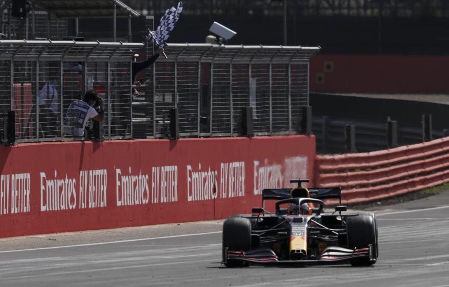 Max Verstappen somete a Mercedes en Silverstone, pero Hamilton aumenta liderato con segundo lugar