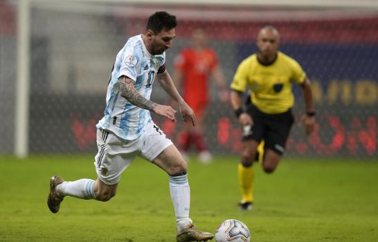 Una picardía de Messi abre triunfo de Argentina ante Uruguay Una picardía de Messi abre triunfo de Argentina ante Uruguay