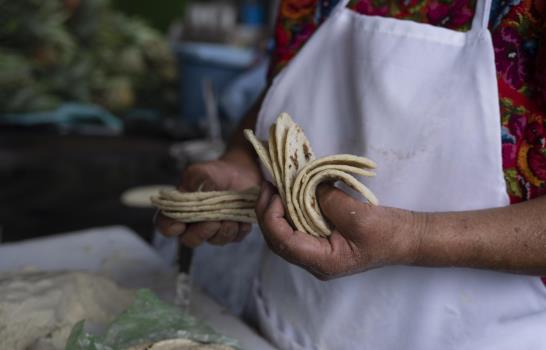 Niñas de hasta 10 años en fábricas de tortillas en Guatemala