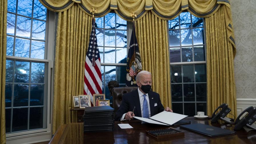 Demócratas frenan expectativas sobre ley migratoria de Biden