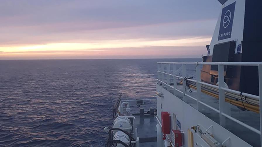 Varados 3 meses en Malvinas, pesquero los lleva a N. Zelanda Varados 3 meses en Malvinas, pesquero los lleva a N. Zelanda