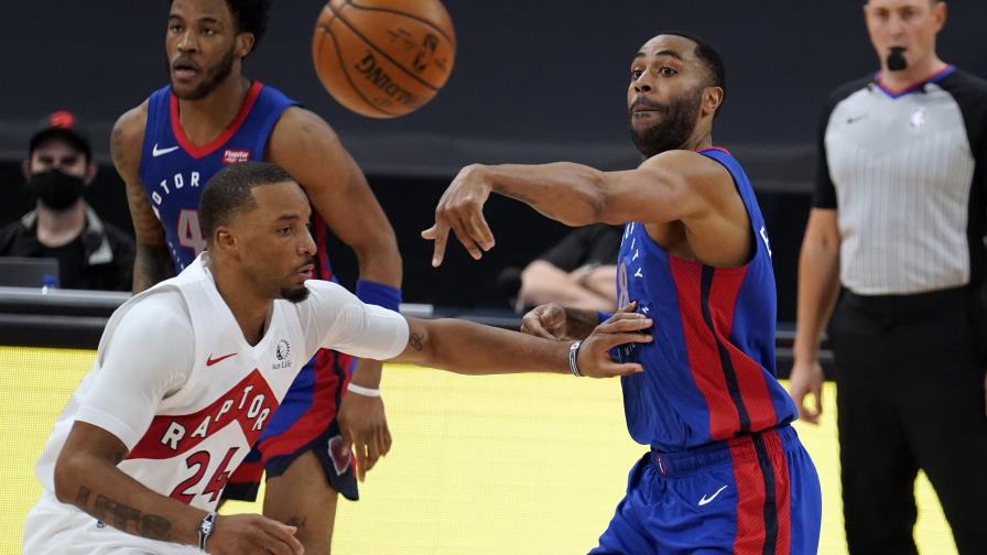 Pistons se aprovechan y vencen a unos diezmados Raptors