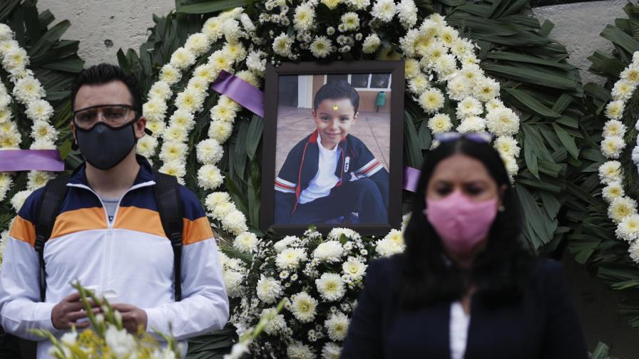 Familias de víctimas de sismo en México esperan más justicia