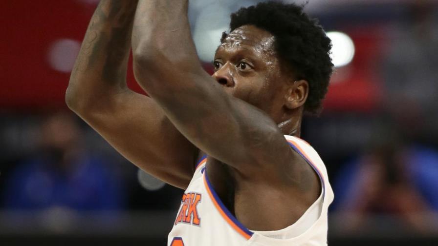 Randle brilla y Knicks apabullan a Pistons