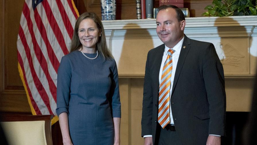 Funcionarios: Jueza Barrett tuvo COVID-19