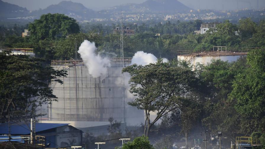 Ordenan más evacuaciones por fuga de gas en planta de India