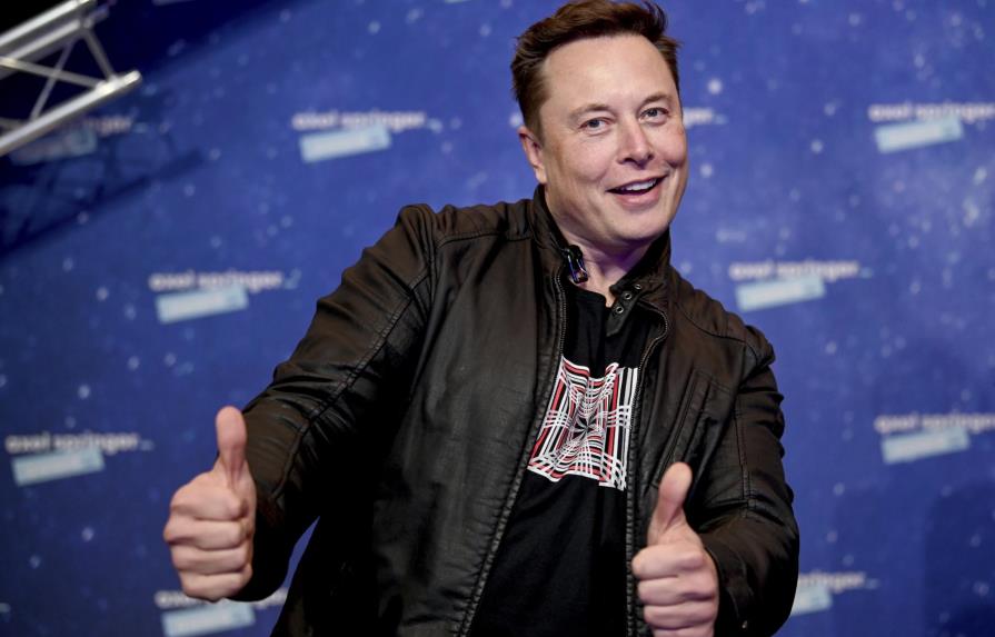 Elon Musk se muestra humilde y arrogante en su debut en SNL