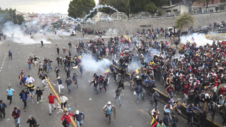 Ecuador ordena toque de queda ante protestas Ecuador ordena toque de queda ante protestas