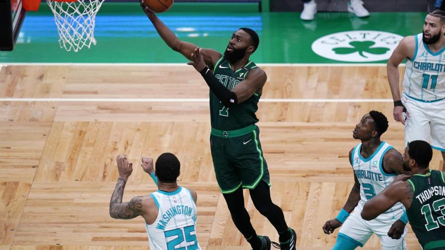 Jaylen Brown queda fuera con desgarre en la muñeca
