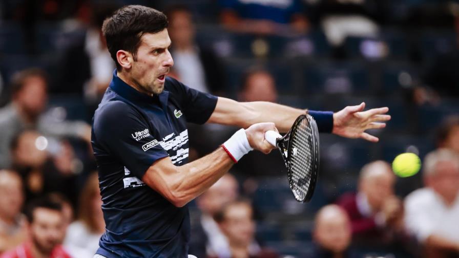 Djokovic sufre para superar su estreno en Masters de París