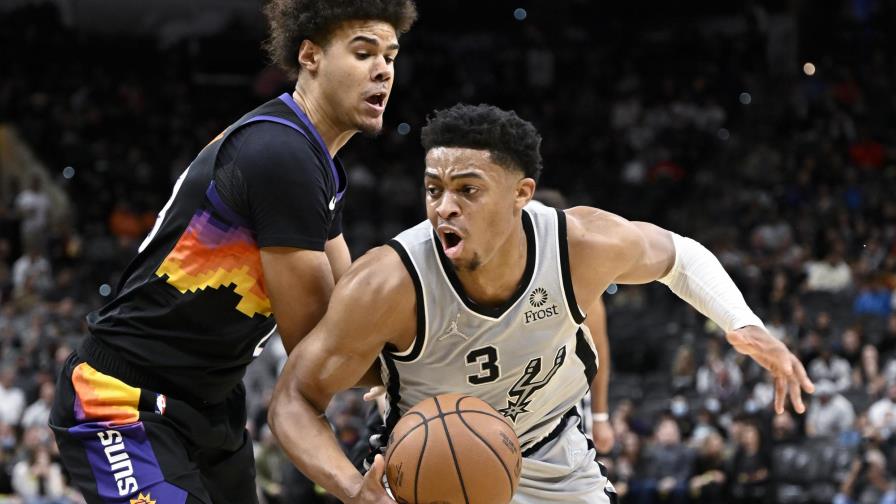 Los Suns ganan 13ro en fila, vencen a los Spurs 115-111