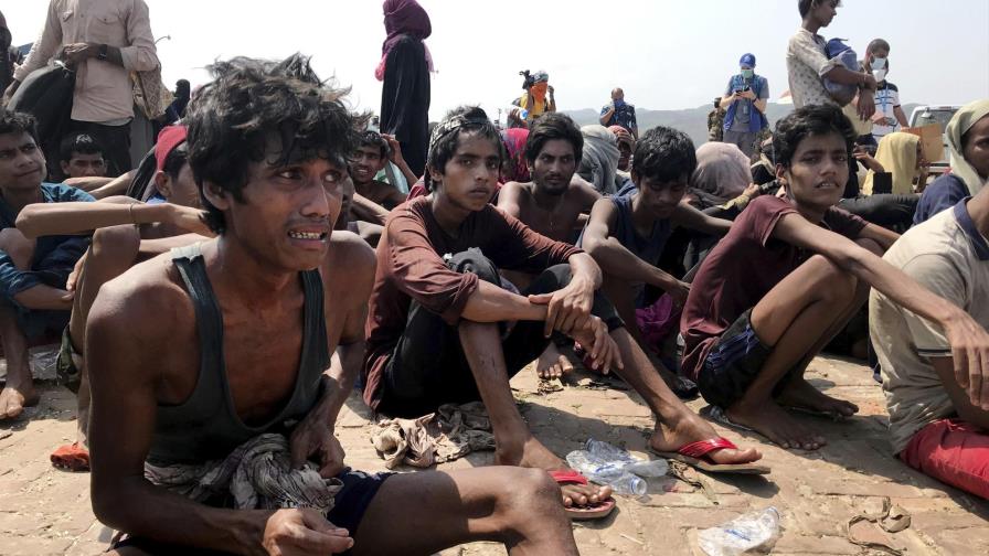 Refugiados rohinyas llegan a isla tras semanas a la deriva