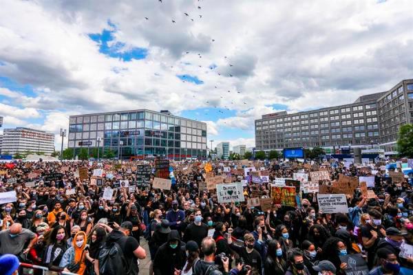 Berlín recuerda que en las protestas legítimas también hay riesgo de contagio