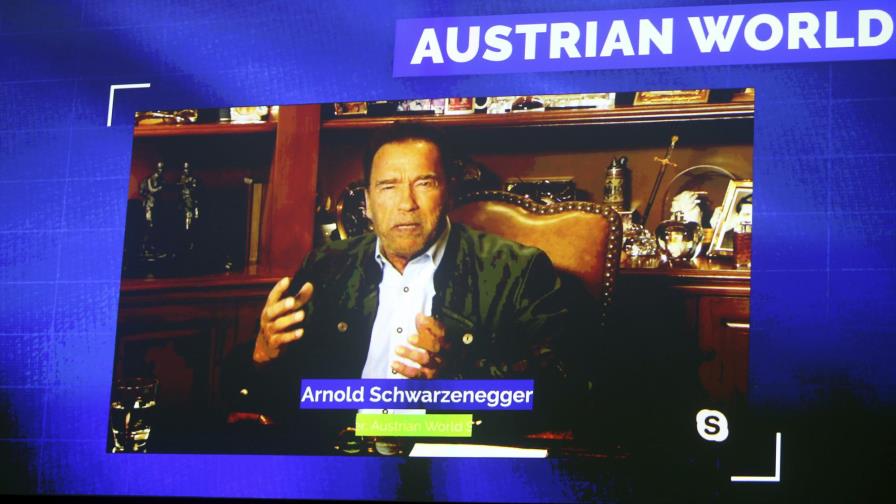 Schwarzenegger: usen fondos de estímulo en energías limpias