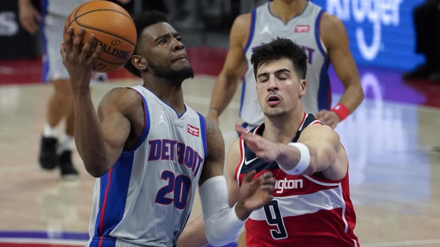 Pistons le pasan por encima a Wizards